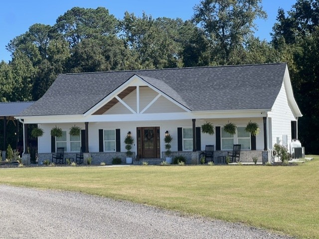 White Farmhouse with Porch, Residential build in South Carolina